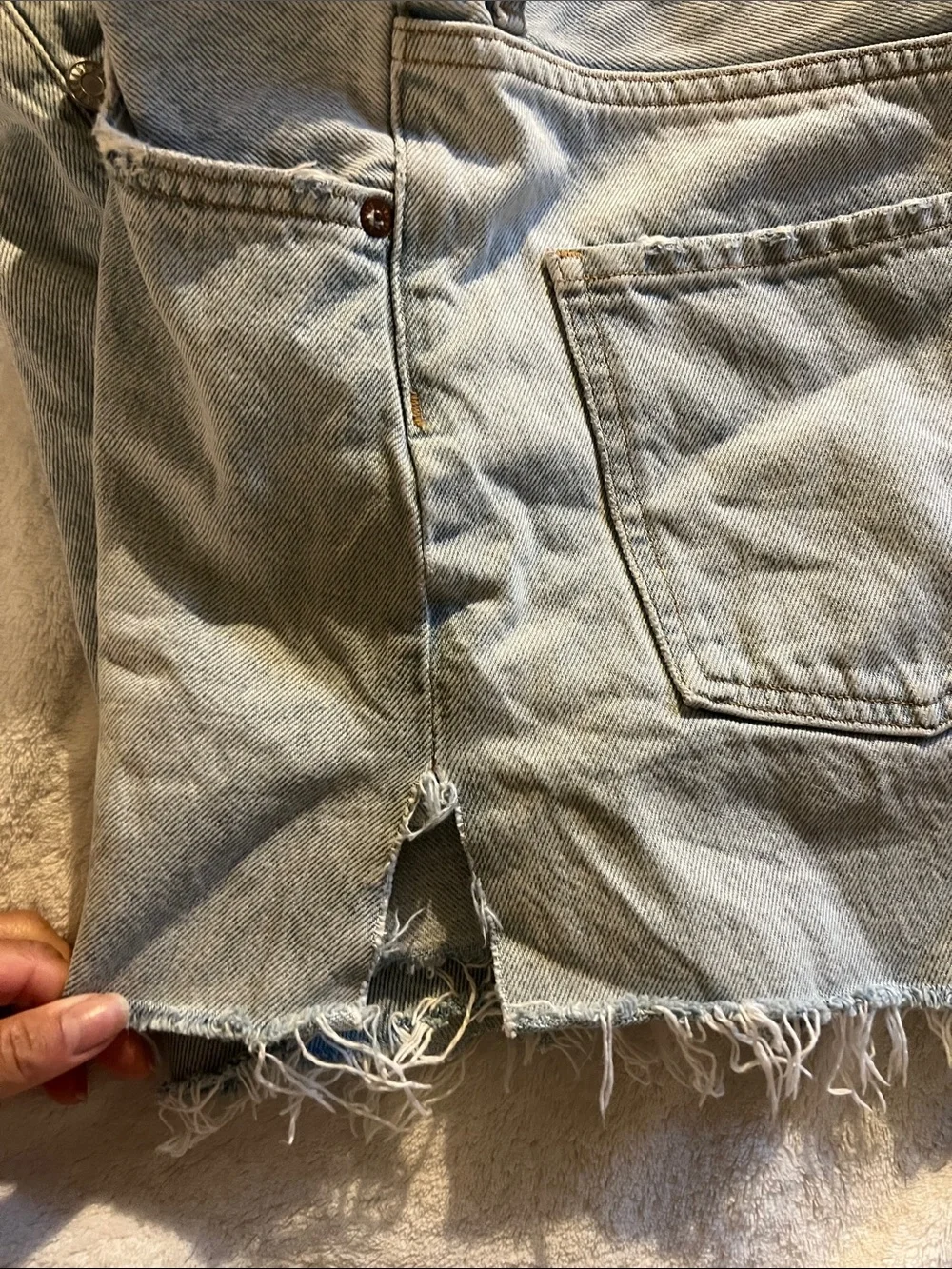 AGOLDE Dee Cotton Denim Cutoff Shorts in Jinx - Size 27 - Picture 11 of 13